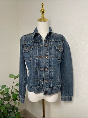 GAP 1969 Denim Jacket Woman’s Medium Button Front Trucker Jean Jacket